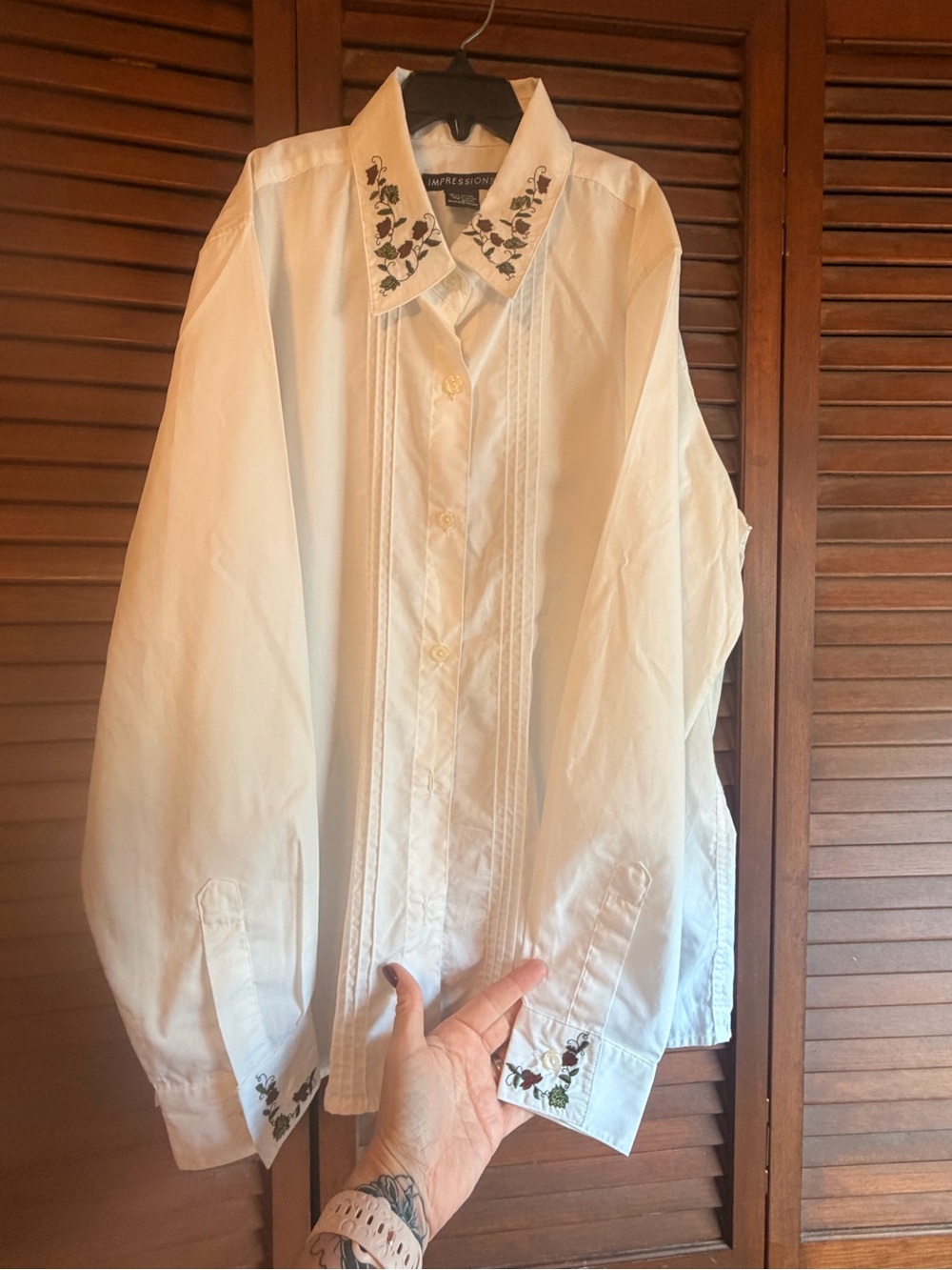 Impressions White Button-Down Shirt with Green Floral Embroidered Collar